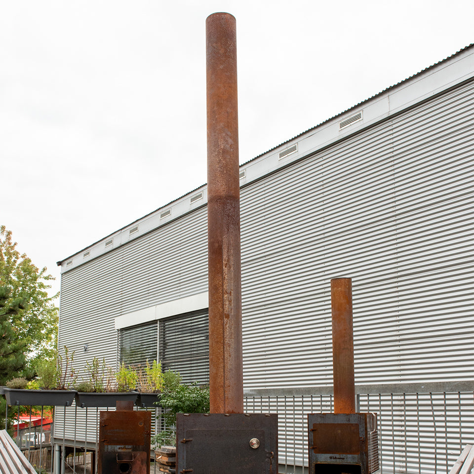 Extra Meter Chimney pipe fitted to outdoor oven