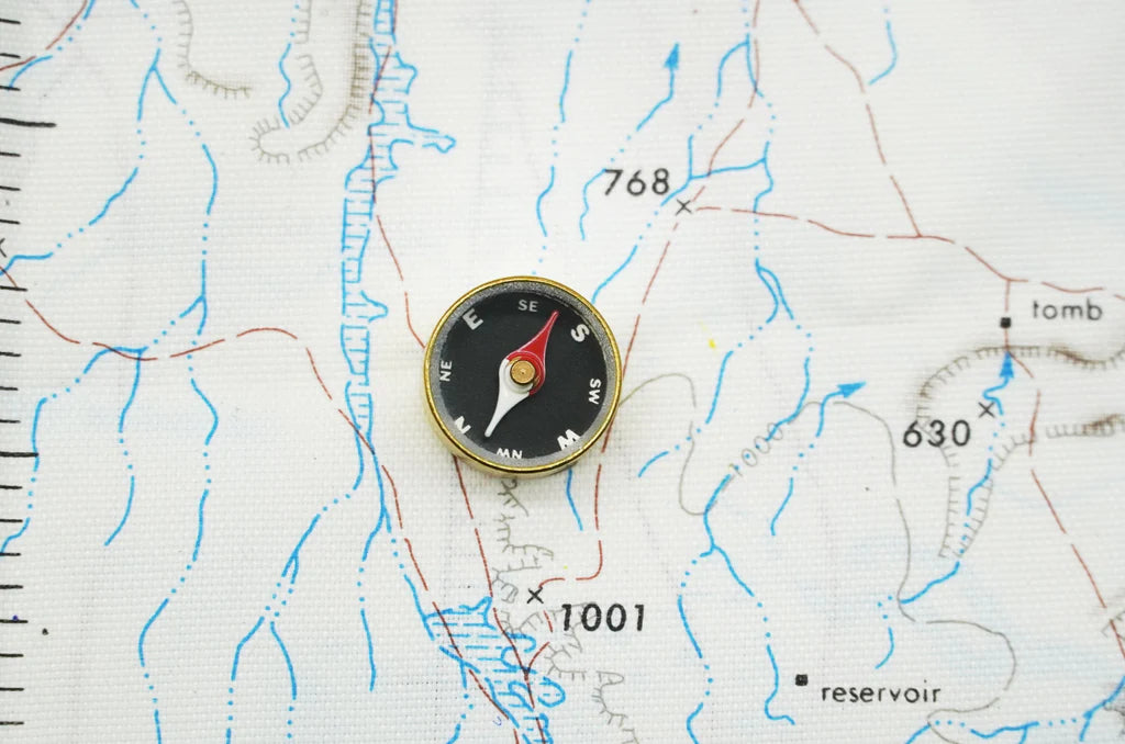 COUNTYCOMM | Thumb Tac Compass