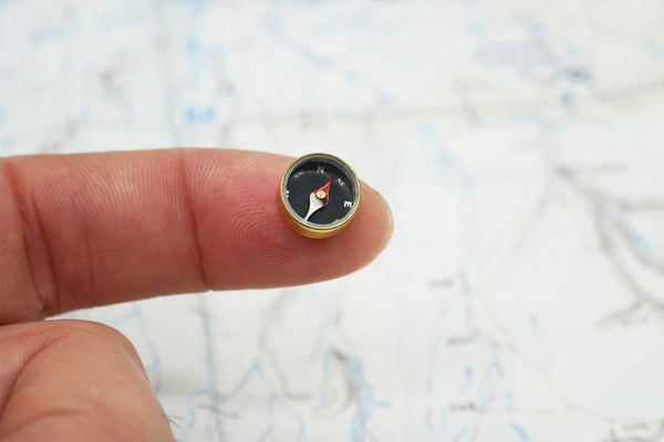 COUNTYCOMM | Thumb Tac Compass